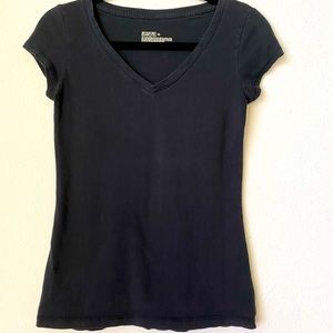Small Black V-neck. Fitted. Mossimo.